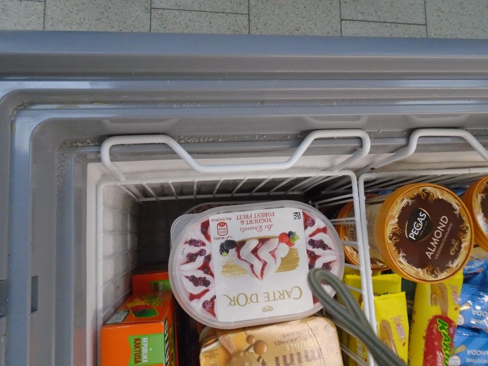 znečistené mraziace zariadenie na prevádzke 