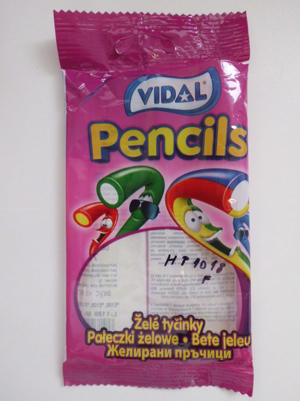 Zistená prítomnosť farbív, neuvedených v zložení výrobku.