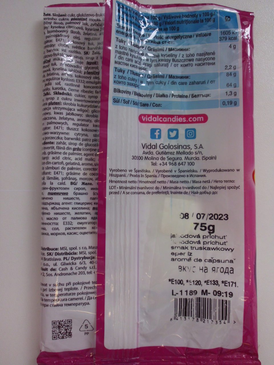 Zistená prítomnosť farbív, neuvedených v zložení výrobku.