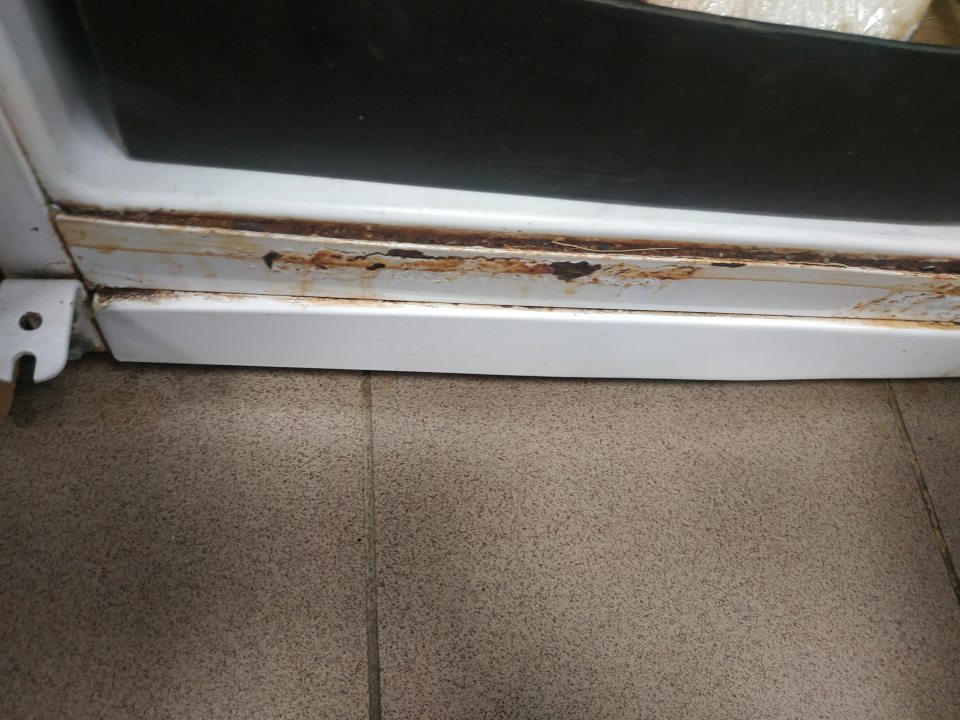 Výskyt korózie na chladiacom zariadení.