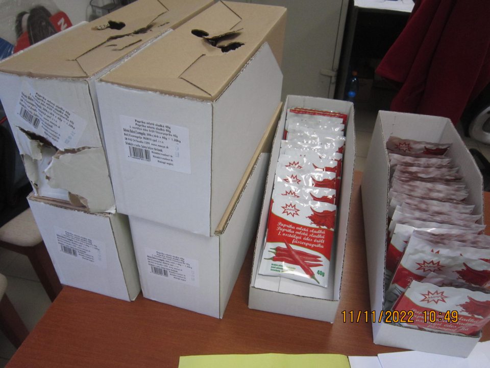 Paprika mletá sladká, hmotnosť 40g, DMT: 30 08 24, vyrába a balí: Mánya spol. s r.o., Malá Škovránková 1215/2, 943 54 Svodín, krajina pôvodu: Maďarsko - vo vzorke bola PCR metódou detegovaná DNA alergénu zeler, ktorého prítomnosť nebola uvedená na obale výrobku
Pridať fotografie