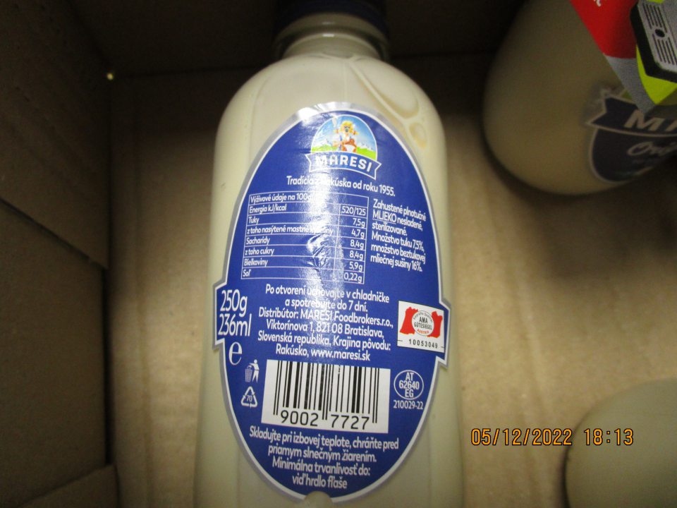 na predajnej ploche ponúkané na predaj - Maresi originál zahustené plnotučné mlieko nesladené- bol na nečitateľný dátum minimálnej trvanlivosti v celkovom množstve 2,59 l a v celkovej cene 19,25 €