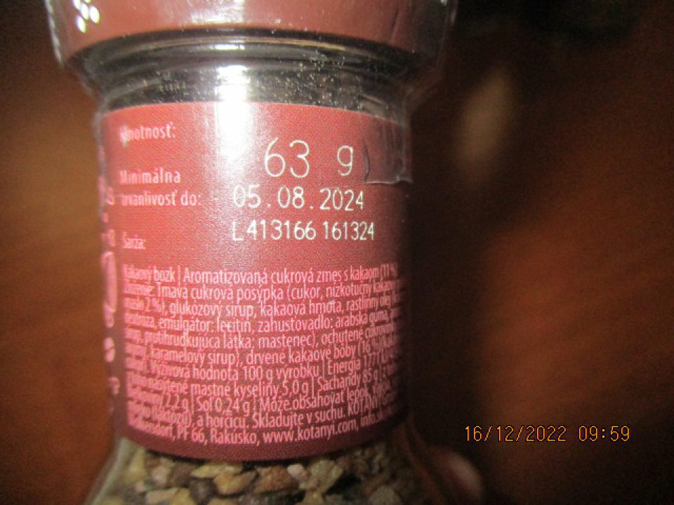Kakaový bozk -aromatizovaná cukrová zmes s kakaom 11% Kotányi 63g, DMT: 05.08.2024, označenie dávky:05.08.2024, L413166 161324, výrobca: Kotányi GmbH, A-2120, Wolkersdorf, PF66, Rakúsko, KP: Rakúsko - nevyhovujúci parameter označenie - veľkosť písma a slabý kontrast medzi písmom a pozadím.