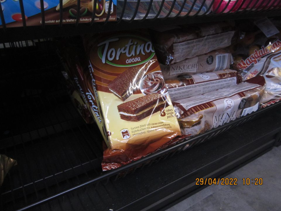 Vincinni Tortina cocoa, Tortina filled with cocoa cream, Sponge cake filled with cocoa cream, MAKPROGRES Ltd, str. Vojdan Chernodrinski 8, 2310 Vinica, North Macedonia, 200g e, Mindestens Haltbar Bis Ende: 10/2022, LOT: 220218V71H, EAN kod: 5310115001096 - potravina neoznačená v štátnom jazyku