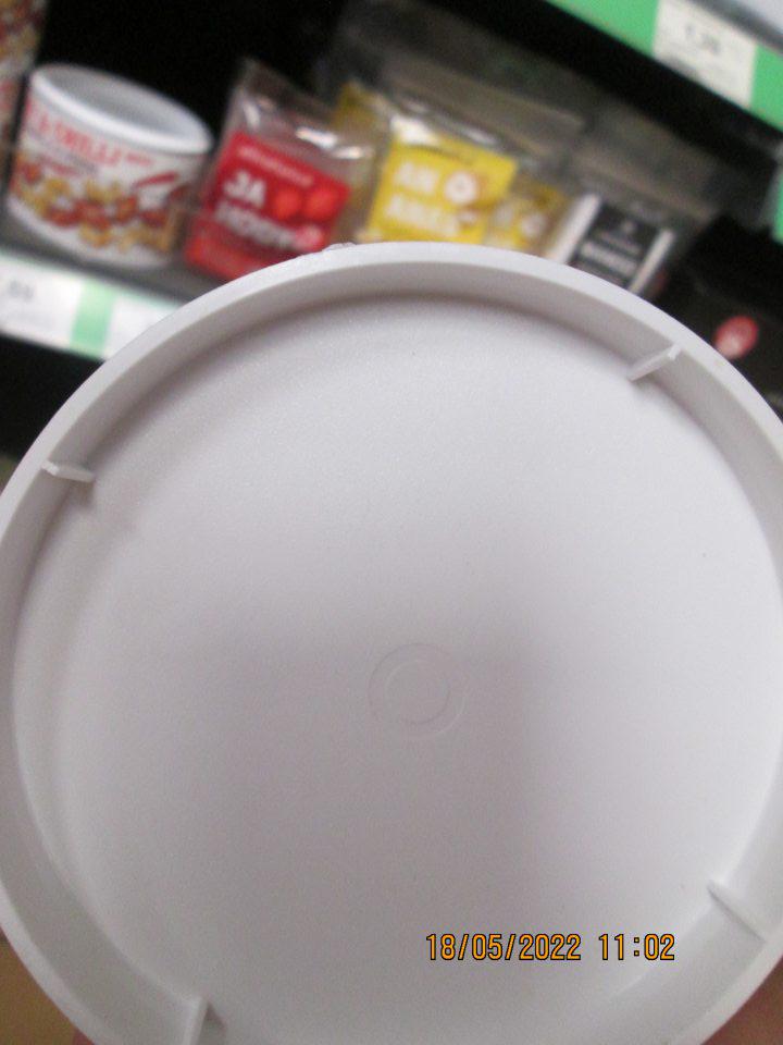 Zmes Orechov so soľou a korením 150g, výrobca. Mixit s.r.o., U Dubu 53, 147 00Praha 4, Česká republika. Na obale deklarované minimálna trvanlivosť do: viď spodná časť obalu, pričom na spodnej časti obalu, ani na celom povrchu obalu výrobku nebol deklarovaný žiadny dátum minimálnej trvanlivosti