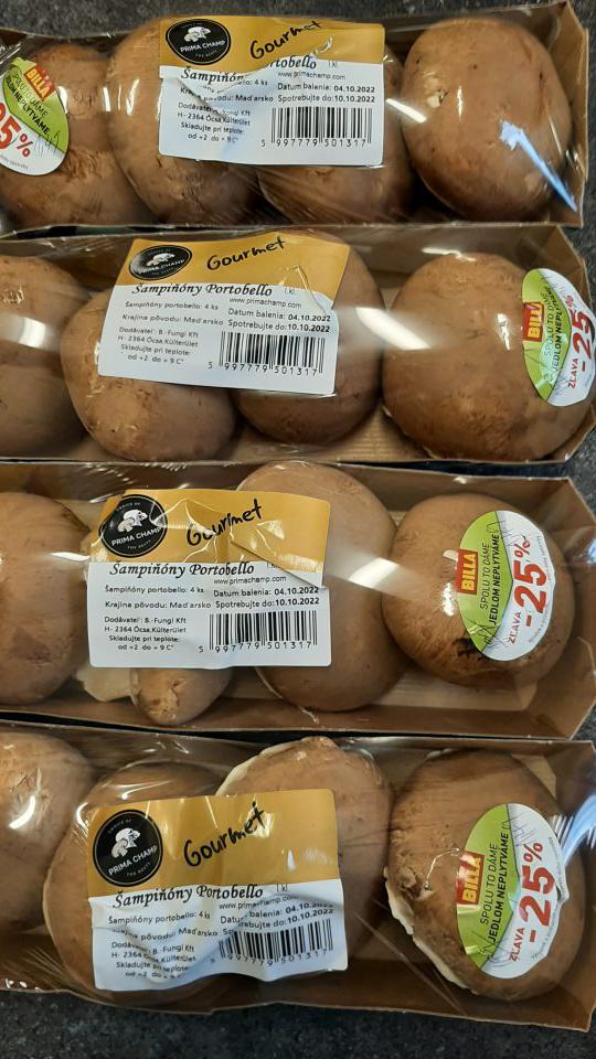 Počas kontroly bol zistený predaj po dátume spotreby, a to: 1.3. Šampiňóny portobello 4 balenia po 4 ks, krajina pôvodu: Maďarsko, spotrebujte do: 10.10.2022, celková cena: 1,49 eur.
