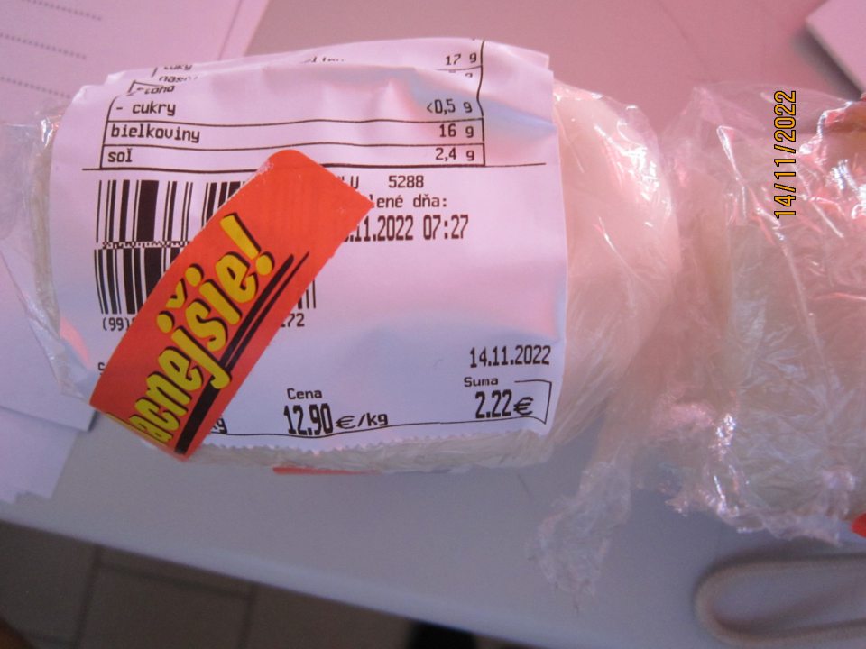 5.Predaj potravín s prelepenými údajmi o hmotnosti a slovné vyjadrenie spotrebujte do bolo prelepené na dvoch kusoch výrobku, a to: Bryndza plnotučná, 2 balenia,