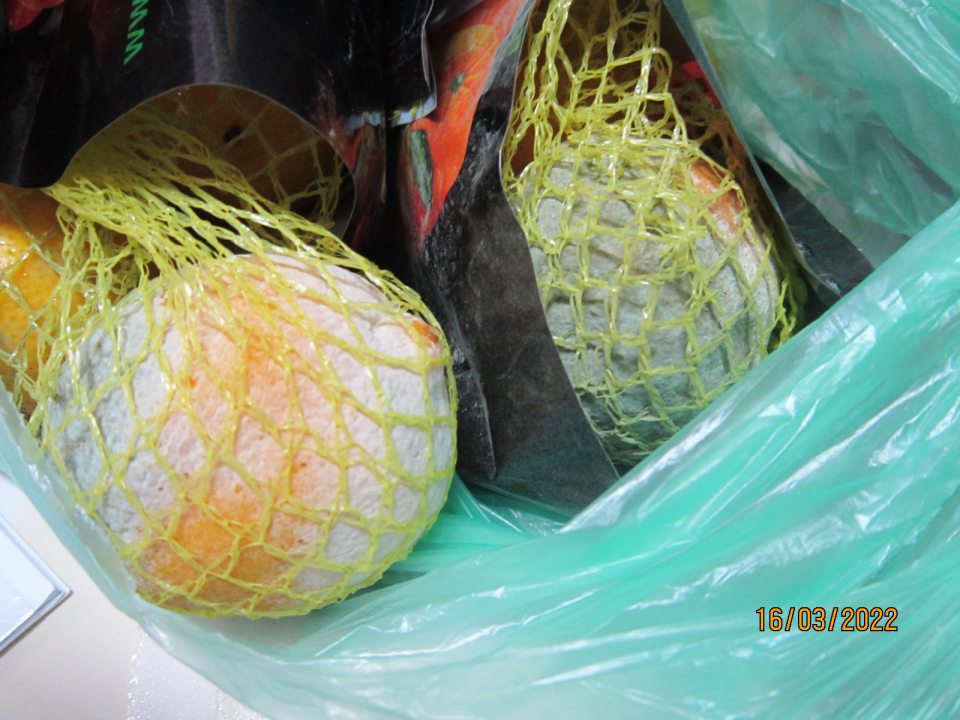 2. Predaj zaplesneného ovocia - Citróny.