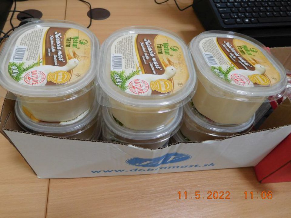 Kačacia masť škvarená 400g, distribútor: KL Logistic Service spol. s r.o., 9 ks s nečitateľným dátumom minimálnej trvanlivosti, v celkovom množstve 3,6 kg a celkovej hodnote 31,41 €