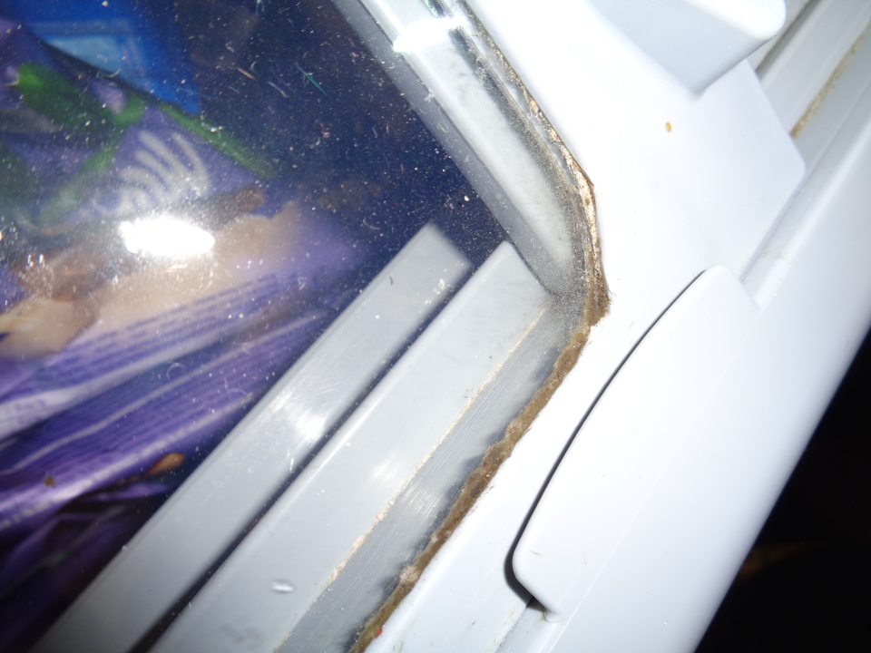 	Špinavý mraziaci box na uskladenie dopekového pečiva.