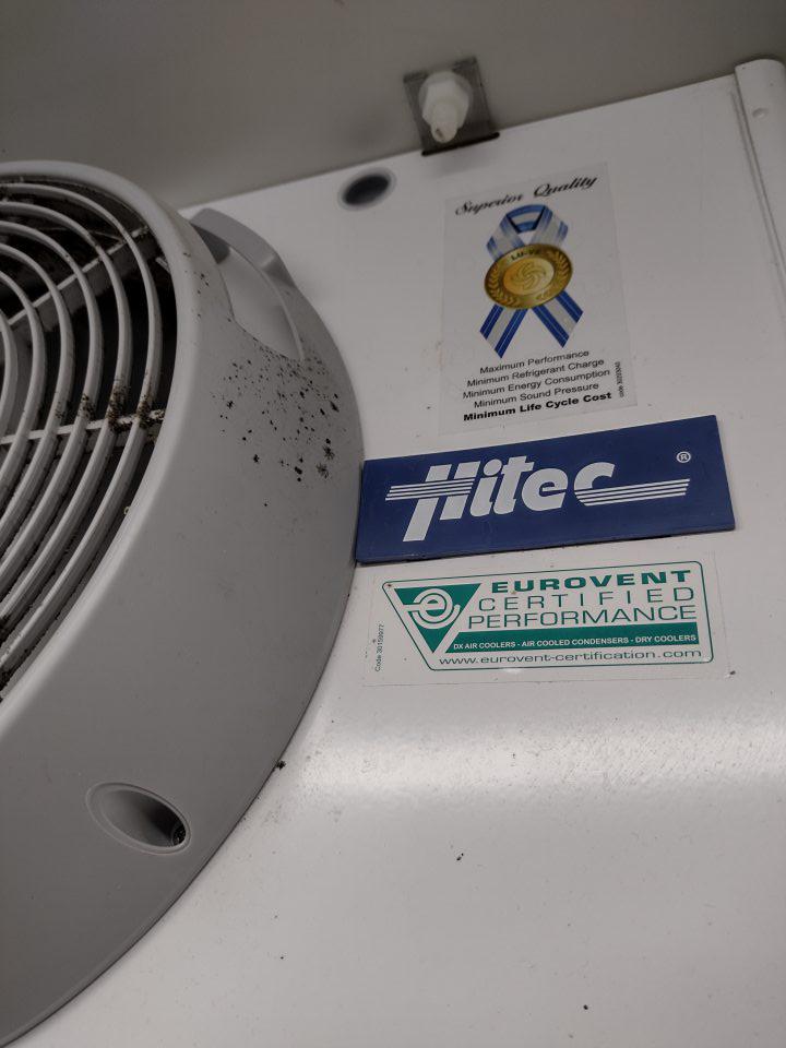 V chladiacich boxoch na hydinové mäso a zeleninu zistená pleseň na angregátoch.