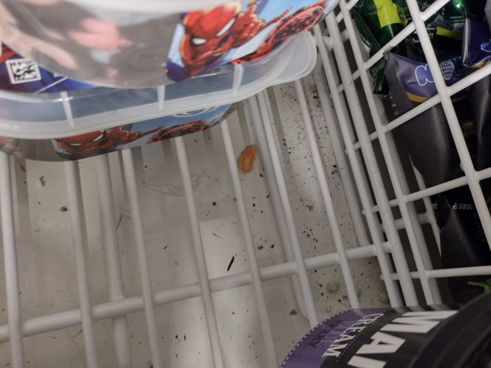 Znečistené mraziace boxy