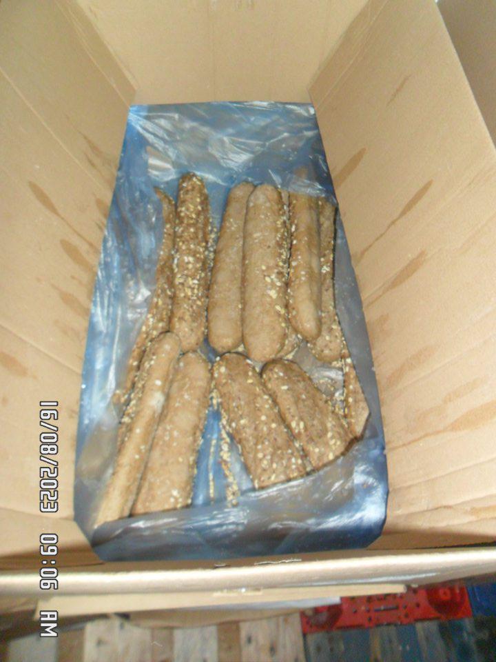 Skladovanie hlbokozmrazeného pekárskeho polotovaru s otvoreným obalom, kde bol zistený priamy kontakt tovaru s okolitým prostredím.