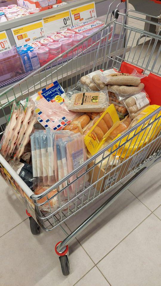 Predaj po DS - 12 druhov, celková hmotnosť : 12,196 kg, celková cena 129,72€ a predaj po DMT viac ako 45 dní - 2 druhy, celková hmotnosť : 0,67l, celková cena 7,98€.