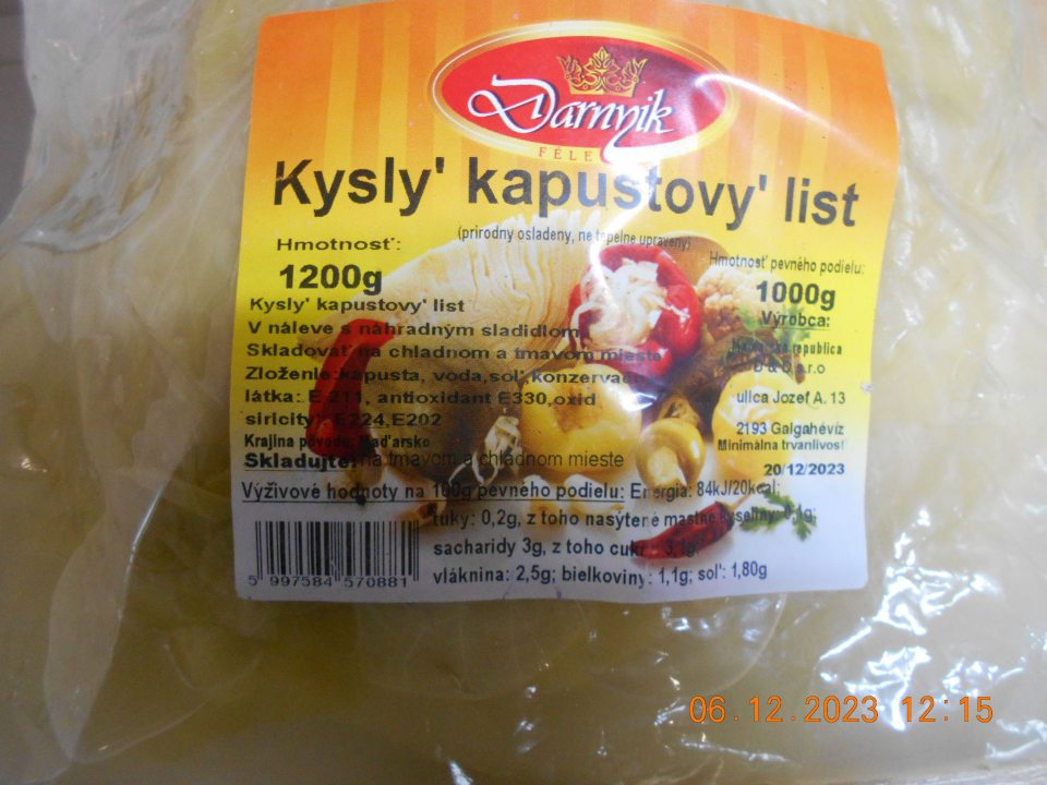 V čase kontroly zistené nedostatky: - alergén oxid siričitý nie je v zložená zvýraznený od ostatných zložiek - nie je zaradený do príslušnej kategórie prídavných látok - nie je uvedený presný názov zvýraznenej zložky E224 (t.j. disíričitan draselný - alergén)