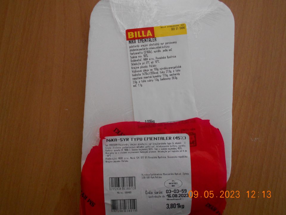  na etikete krájaného a baleného výrobku predajcom nie je zvýraznená zložka spôsobujúca alergie alebo neznášanlivosť - mlieko, a v zložení sú uvedené skratky (paster. kr. mlieko, mliek. kultúry, farb. anatto 