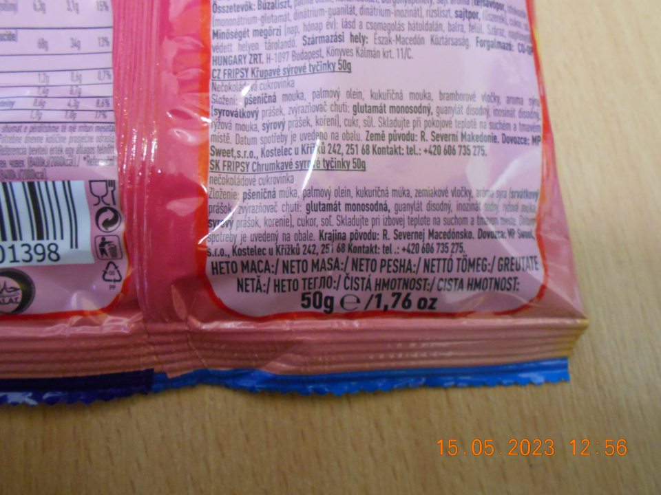 V čase kontroly zistené tri nedostatky: - v zložení výrobku chýba percentuálne zastúpenie zložky použitej v názve výrobku (srvátkový prášok) - v zložení výrobku je uvedená nejasná a nezrozumiteľná zložka palmový olein - opisný názov výrobku uvádza spotrebiteľa do omzlu z hľadiska charakteru potraviny (nečokoládová cukrovinka)