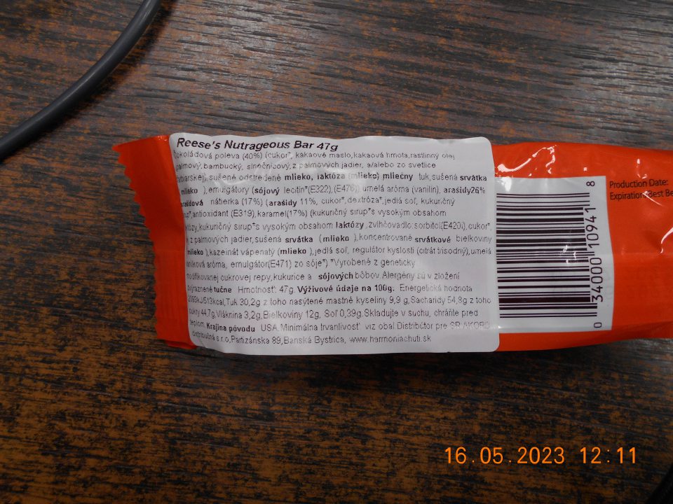 V čase kontroly zistené nasledovné nedostatky: - v označení výrobku nie je uvedený názov výrobku v štátnom jazyku - zloženie výrobku nie je uvedené pod alebo za vhodným nadpisom, ktorý pozostáva zo slova "zloženie" alebo toto slovo obsahuje