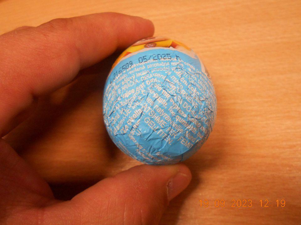 alumíniový obal s informáciami o výrobku v štátnom jazyku je poprekladaný takým spôsobom, ktorý neumožňuje ľahký prístup k týmto informáciám - neuvedený názov v štátnom jazyku 