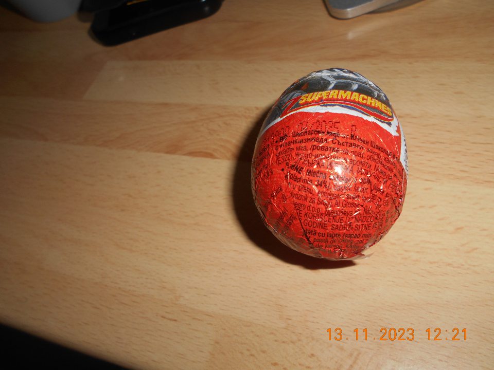 u torch výrobkov boli údaje o zložení ako aj údaje o výrobcovi alebo distribútorovi nie sú ľahko viditeľné a čitateľné, prekrývajúce sa (spôsob balenia je nevzhovujúci, poprekladaný alumíniový obal do tvaru vajca) 