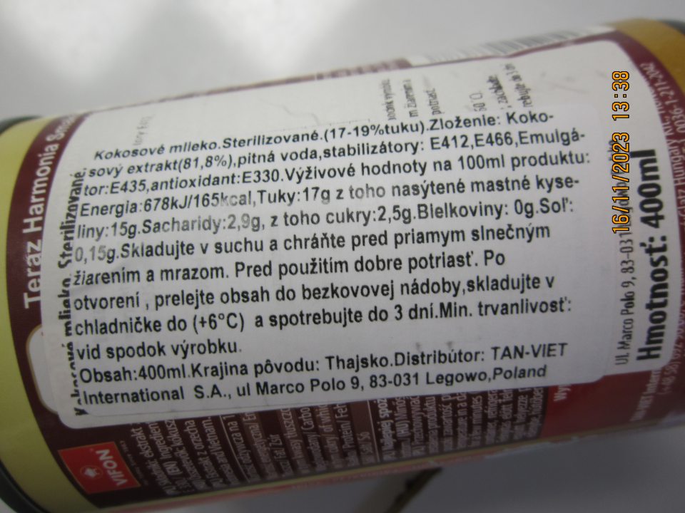 Nesprávny spôsob uvedenia dátumu minimálnej trvanlivosti u výrobku „Kokosové mlieko. Sterilizované“, 400 ml. Na etikete uvedené: „Minimálna trvanlivosť: vid. spodok výrobku“, na spodnej strane plechovky uvedený údaj „EXP: 01/2025“. Správne ma byť: „Minimálna trvanlivosť do konca...“.