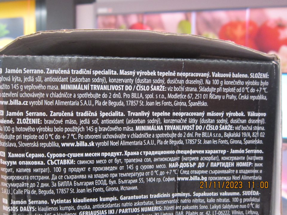 Uchovávanie mäsového výrobku- „Jamón Serrano“, zaručená tradičná špecialita, trvanlivý tepelne neopracovaný mäsový výrobok, vákuovo balený pri teplote prostredia, na obale výrobku uvedené: „Skladujte pri teplote od 0°C do +7°C. 