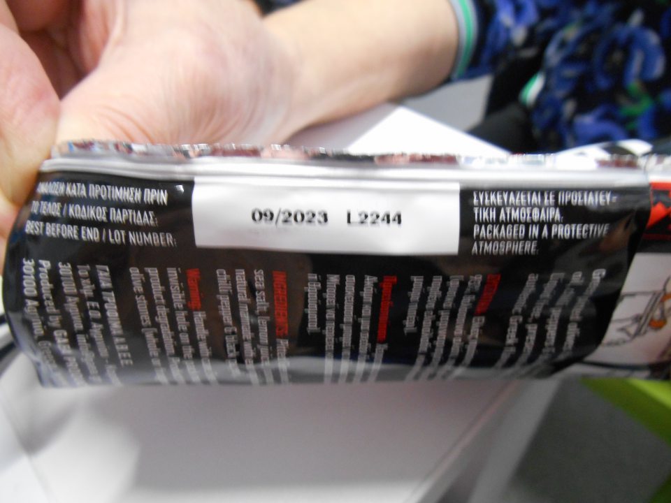 Olivový snack - zelené olivy bez kôstky s čili a čiernym korením 65g – nesprávny spôsob uvedenia DMT na etikete; správne  má byť  „Minimálna trvanlivosť do konca...“, keďže prevádzkovateľ udáva len mesiac a rok: „09/2023“.