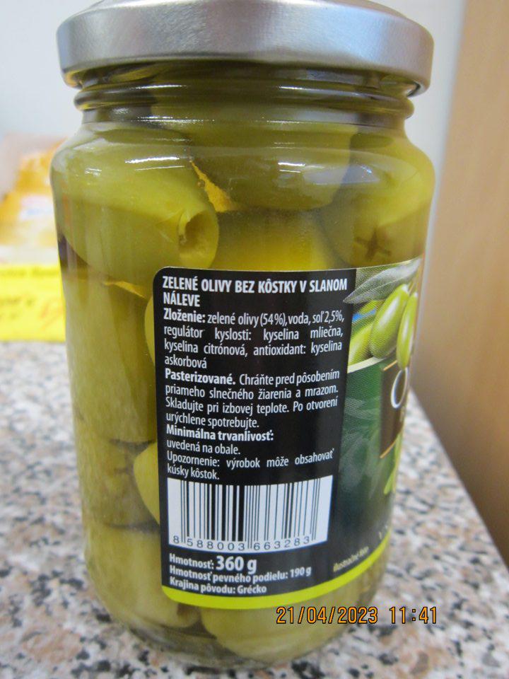 ZELENÉ OLIVY BEZ KÔSTKY V SLANOM NÁLEVE, 360g - nesprávny spôsob uvedenia dátumu minimálnej trvanlivosti. Na etikete je uvedené: „Minimálna trvanlivosť: uvedená na obale“, na viečku je uvedený údaj „03/2024“. Správne má byť: „Minimálna trvanlivosť do konca ...“