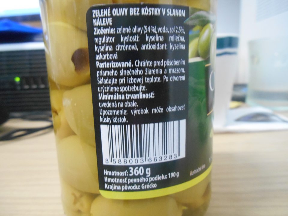 CBA ZELENÉ OLIVY BEZ KÔSTKY V SLANOM NÁLEVE, 360g - nesprávny spôsob uvedenia dátumu minimálnej trvanlivosti. Na etikete je uvedené: „Minimálna trvanlivosť: uvedená na obale“, na viečku je uvedený údaj „03/2024“. Správne má byť: „Minimálna trvanlivosť do konca ...“