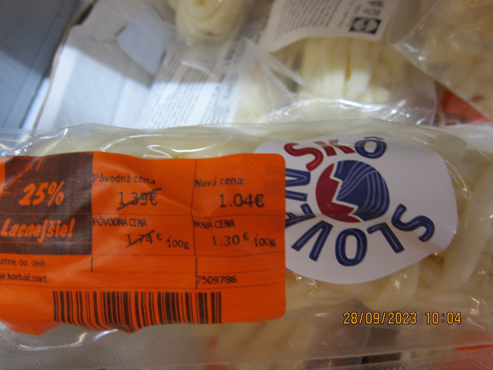 Predaj po uplynutom dátume spotreby dňa 28.09.2023: SLOVENSKÔ Korbáče neúdené, polomäkký, nezrejúci, polotučný parený syr, balené v ochrannej atmosfére, spotrebujte do: 19.09.2023, počet: 10 ks, celková hmotnosť: 0,800 kg, celková predajná cena: 10,40 €.