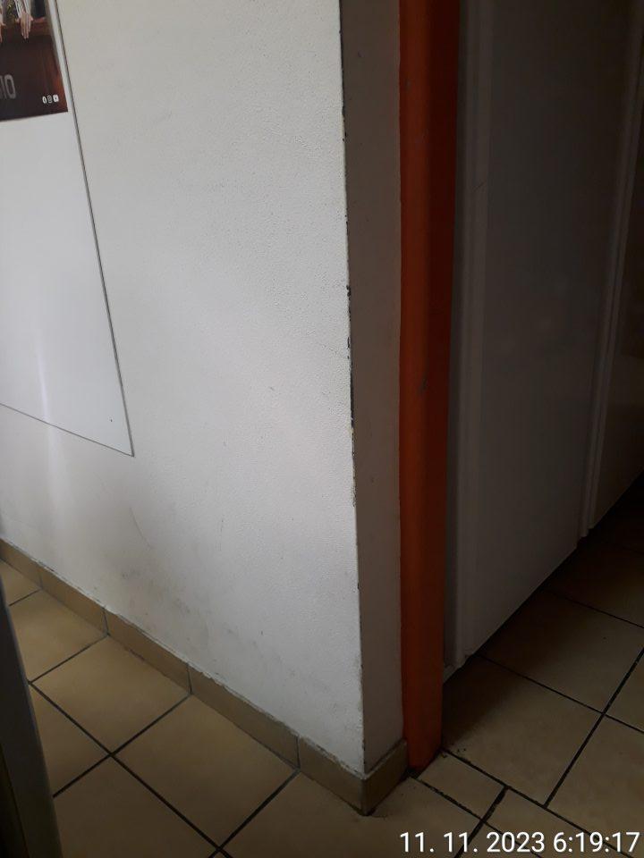 nevyhovujúci stav stien - znečistené steny