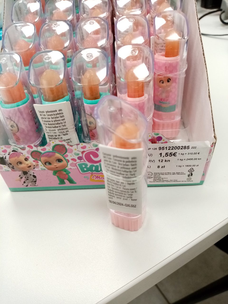 Výrobok Candy lipstick Cry Babies Magic tears bez slovenského prekladu.