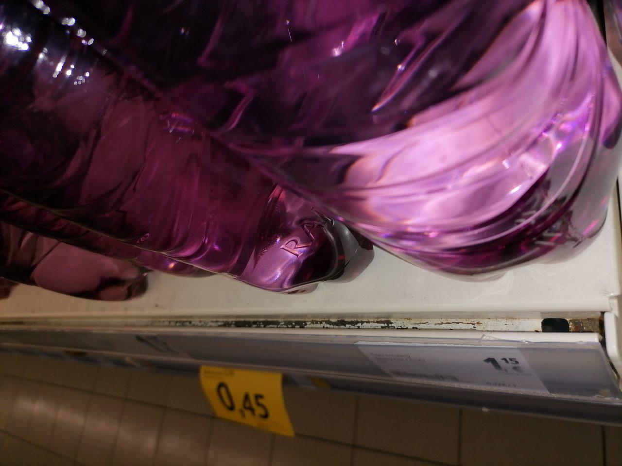 nevyhovujúci stav regálu