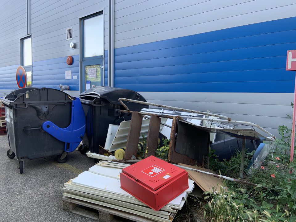 nepoužívané obchodné zariadenia