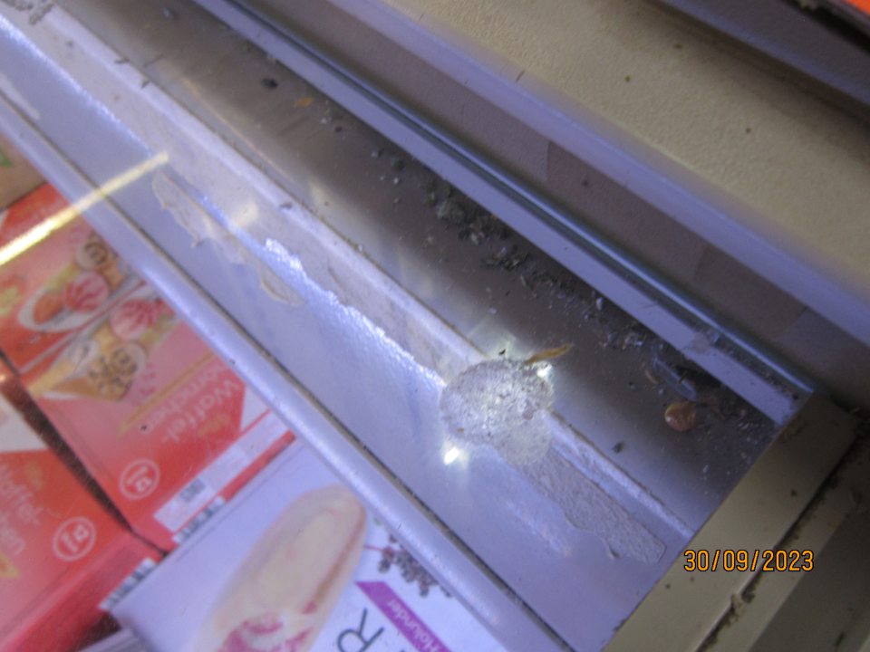 Znečistené mraziace zariadenie