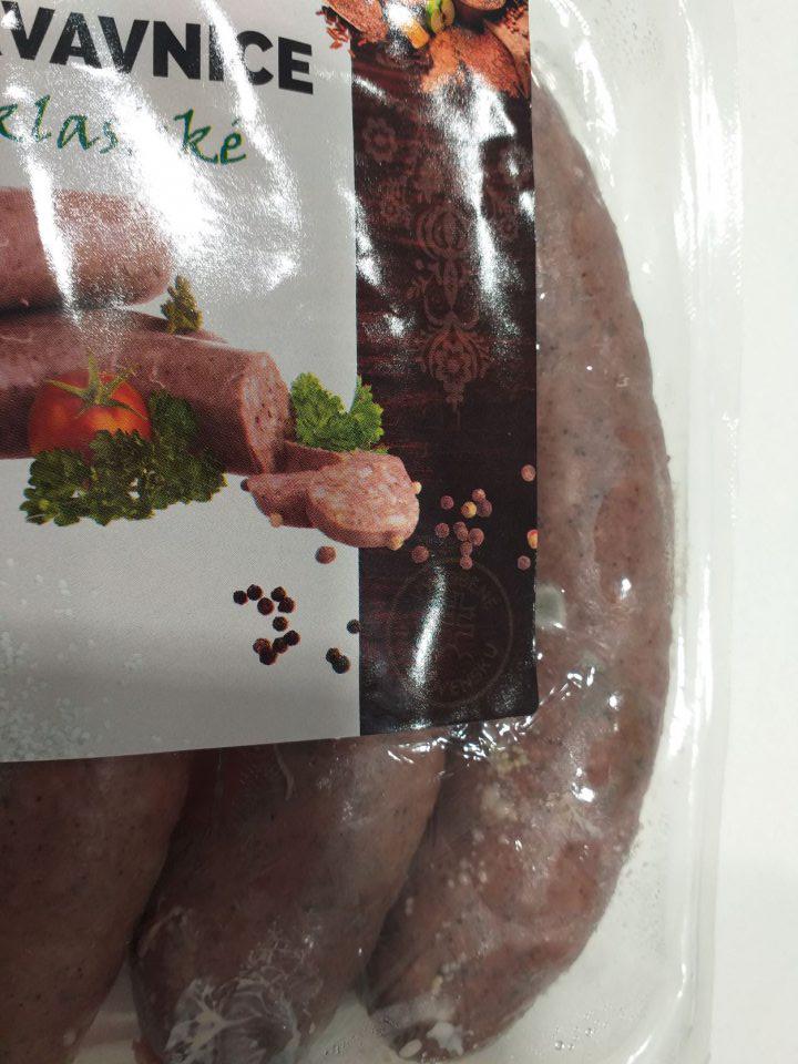 výrobok napadnutý plesňou, vzbudzujúci odpor - výrobok bol na predajni vystavený na predaj (celkovo 3 ks výrobku Krvavnice)