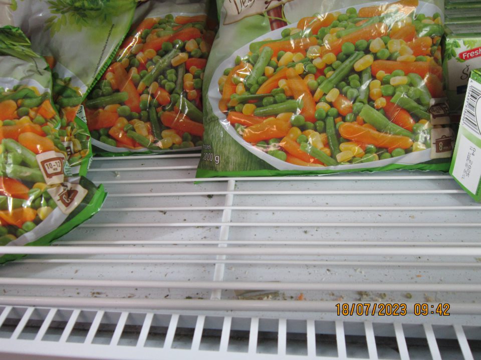 Znečistené mraziace zariadenie.