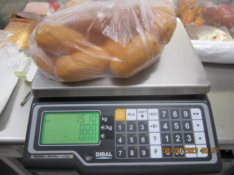 Pultový predaj mäsového výrobku po dátum spotreby 