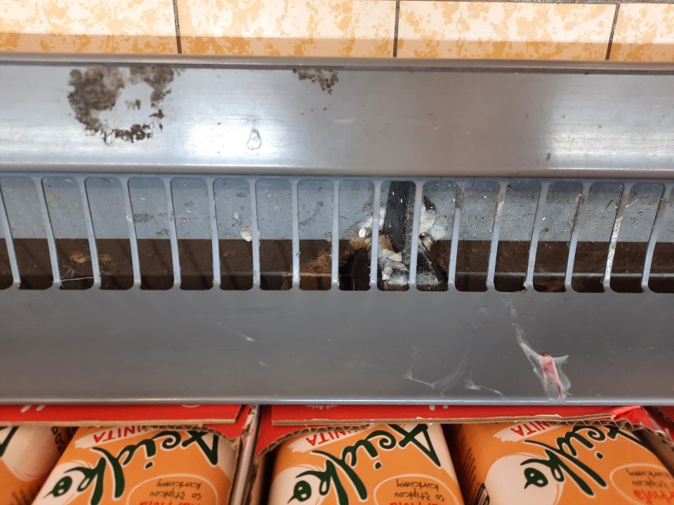 znečistenie chladiaceho zariadenia na predajni