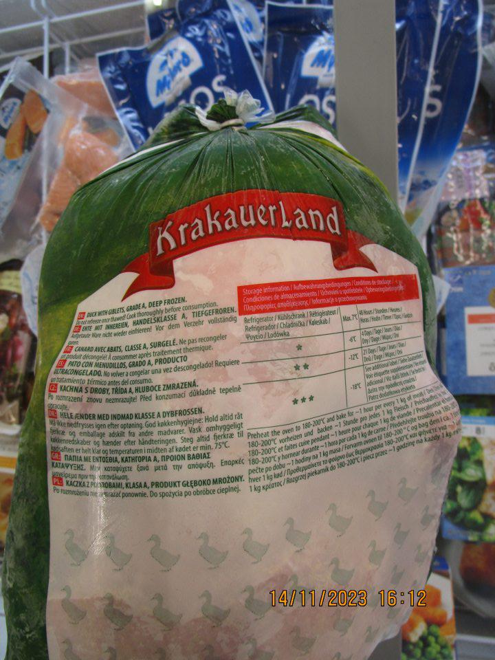 Duck Krakauerland - hlbokozmrazená kačica s drobkami, výrobca: CEDROB S.A.Ujazdówek 2A, PL 06-400 Ciechanów v celkovom množstve 2,8 kg a v celkovej cene 19,60 € chýbalo na etikete pre konečného spotrebiteľa označenie v kodifikovanej podobe štátneho jazyka