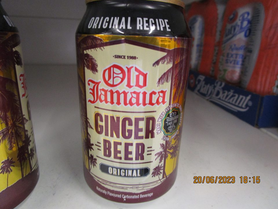 nedostaky zistené v označovaní u 1 druhu výrobku: -Old Jamaica Ginger Beer nesýtený nealkoholický nápoj s príchuťou zázvoru 330 ml v celkovom množstve 11,2 l a v celkovej predajnej cene 67,66 € bola uvedená ne etikete v zložení skratka zložky chemická konzerv. látka: benzoan sodný