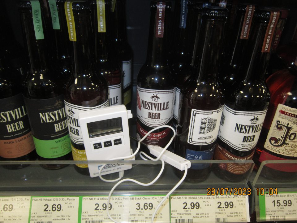 nedodržané podmienky skladovania deklarované výrobcom na obale NESTVILLE BEER Black Cherry 15% spodné kvasené pivo nepasterizované, nefiltrované. Výrobca deklaruje podmienky skladovania od +2 do +6 C, výrobok uložený na predajnej ploche pri teplote +24 C a +23,9 C.