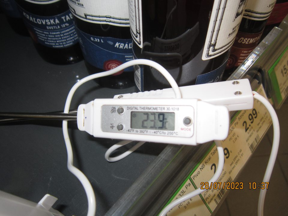 nedodržané podmienky skladovania deklarované výrobcom na obale NESTVILLE BEER Black Cherry 15% spodné kvasené pivo nepasterizované, nefiltrované. Výrobca deklaruje podmienky skladovania od +2 do +6 C, výrobok uložený na predajnej ploche pri teplote +24 C a +23,9 C.