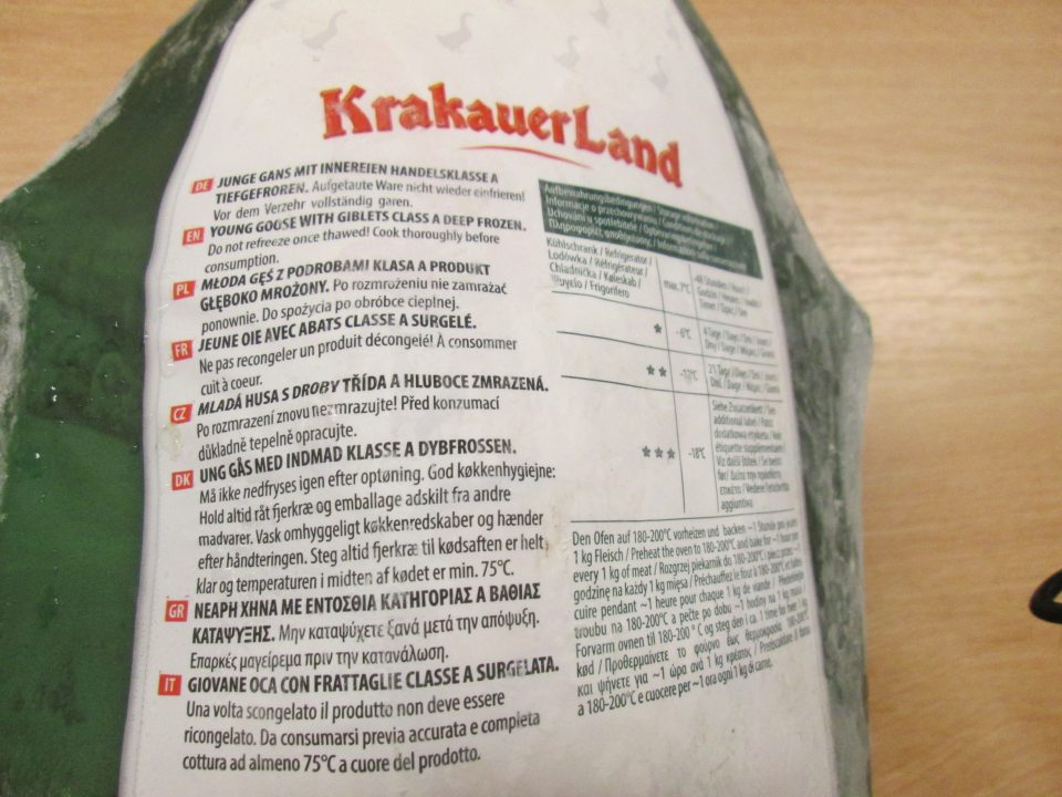 Hlbokozmrazená hus neoznačená v kodifikovanej podobe štátneho jazyka.