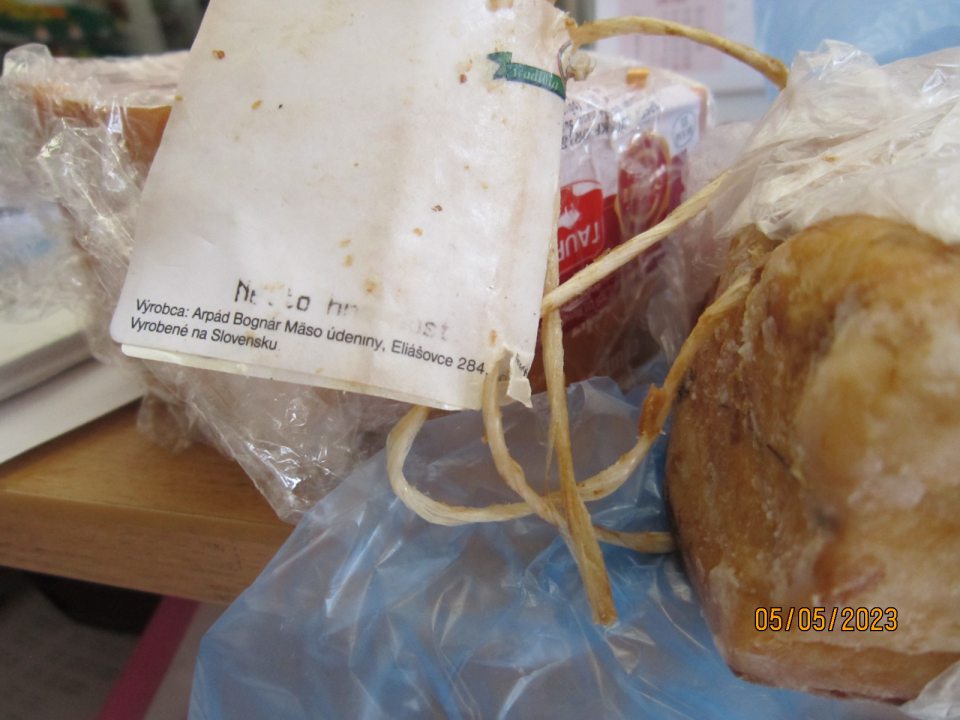 1. Predaj mäsových  výrobkov bez označenia dátumu spotreby.