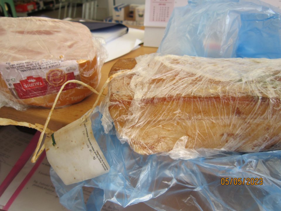 2. Predaj mäsových výrobkov bez označenia dátumom spotreby.