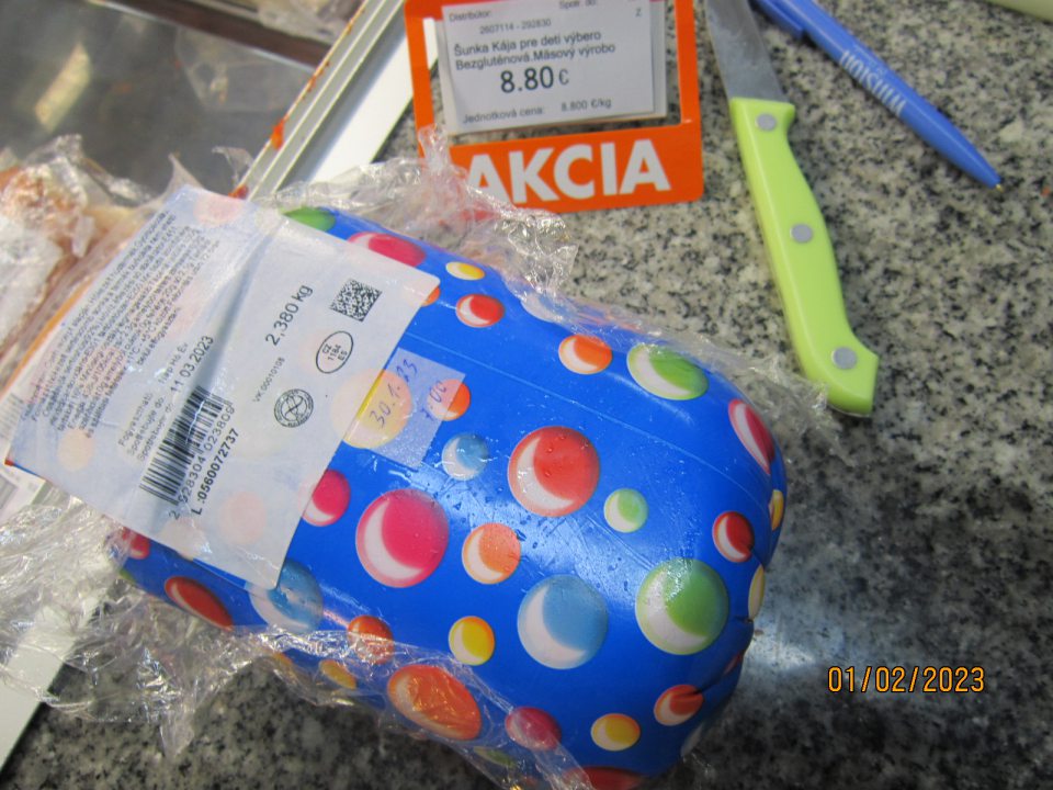 1. Predaj mäsového výrobku na váhu bez označenia skráteného dátumu spotreby v mieste predaja.