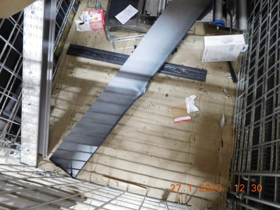 Na viacerých miestach v sklade zistený výskyt trusu hlodavcov.