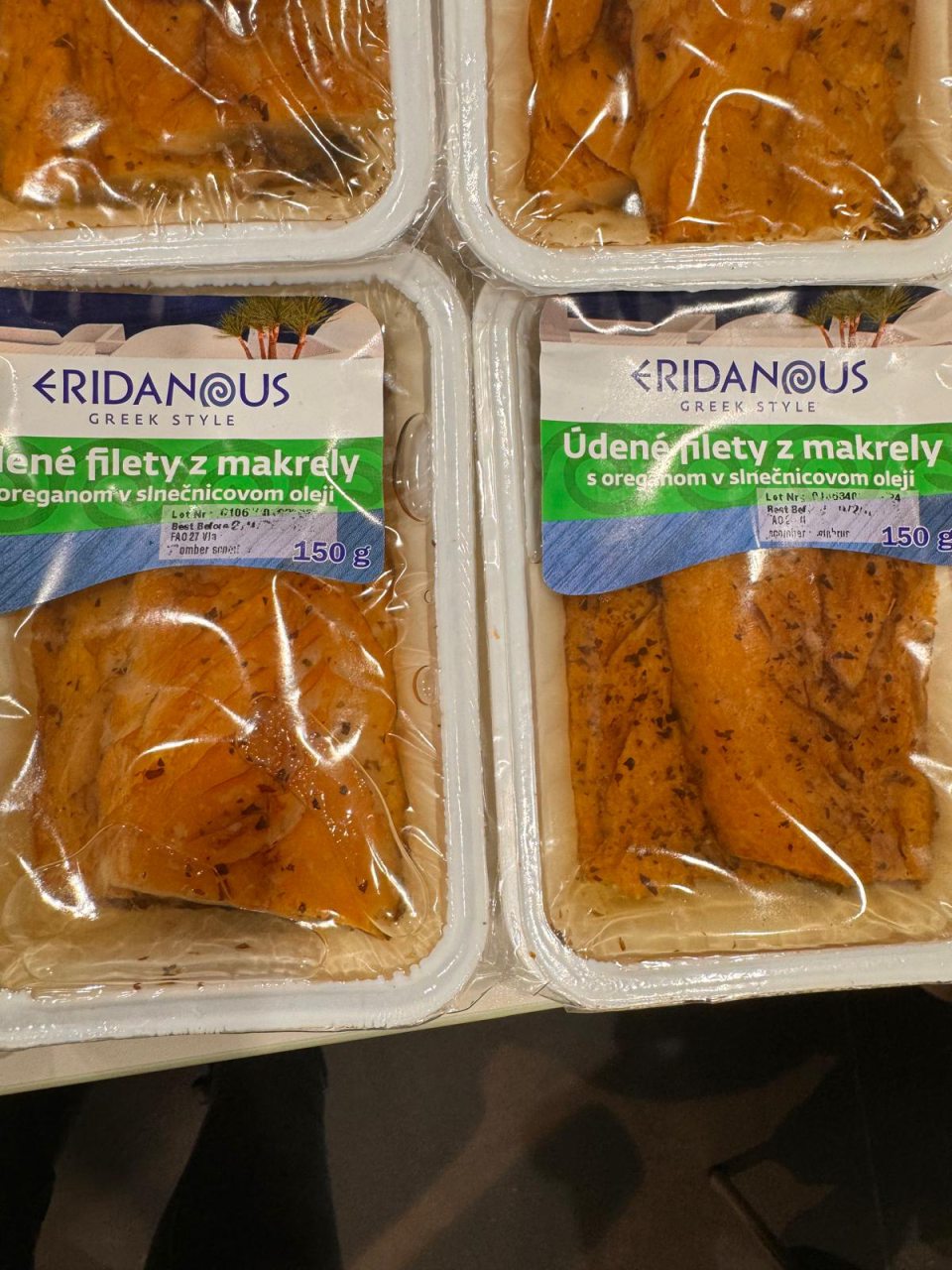 Nečitateľná informácia o dátume spotreby, šarži, oblasť výlovu a vedecký názov ryby