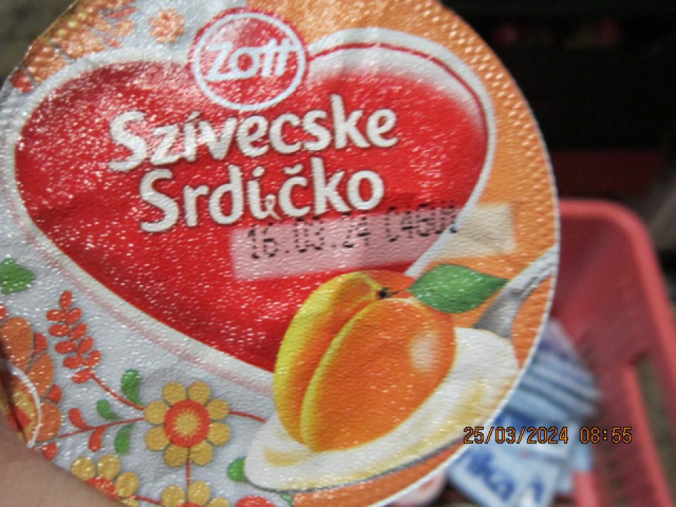 Jogurtový dezert s marhuľovou príchuťou po uplynutí dátumu spotreby (1 ks)